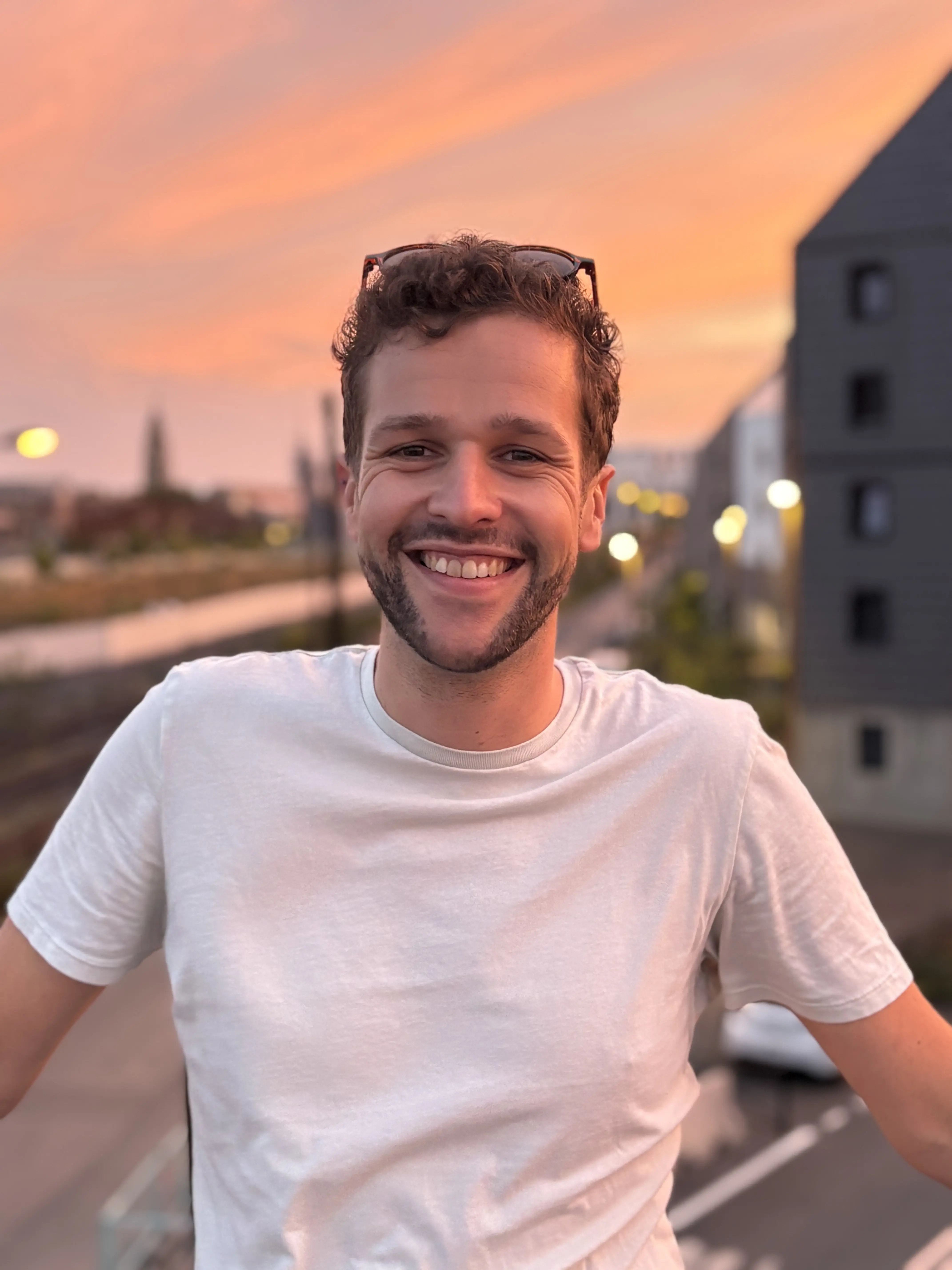 image of me smiling ready to discuss your project